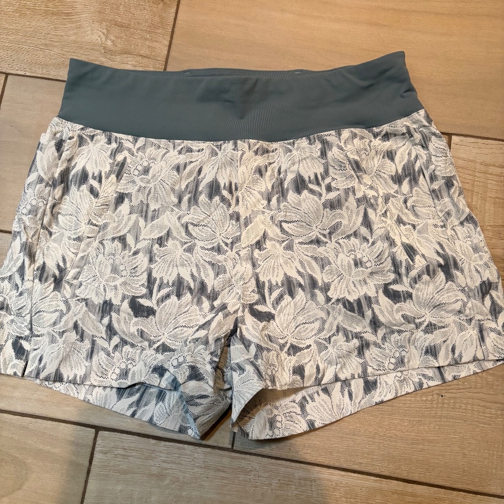Athleta Trekkie North Short